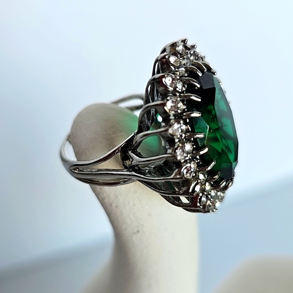 Ring..Emerald Green And Silver Statement Ring - image 2